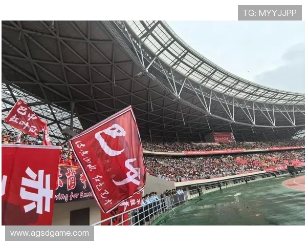 围绕南充是否仍有足球赛事这一话题展开的本地引发持续热点讨论